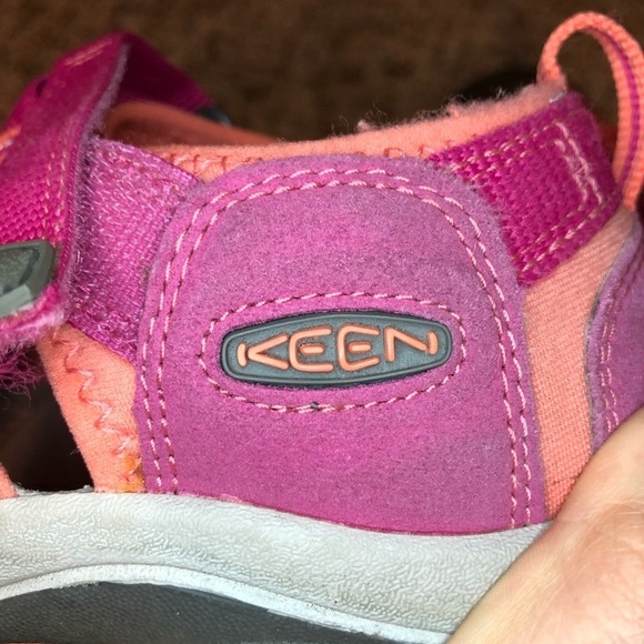 Keen Very Berry & Fusion Coral Newport H2 Sandals Size 4 - Picture 10 of 13
